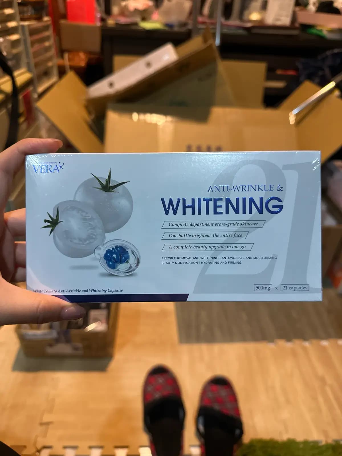 VÉRA 白装茄抗皺美白膠囊 - 產品正面包裝 | cosGlint