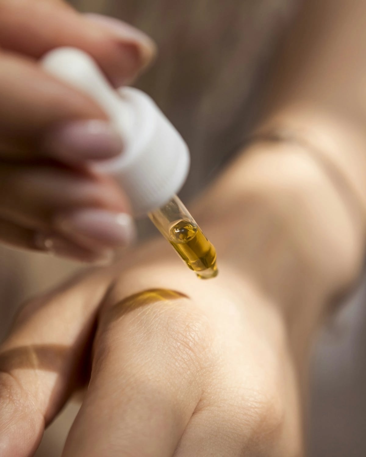 皮膚為什麼會乾？皮脂不足、屏障受損、NMF 缺乏的差別